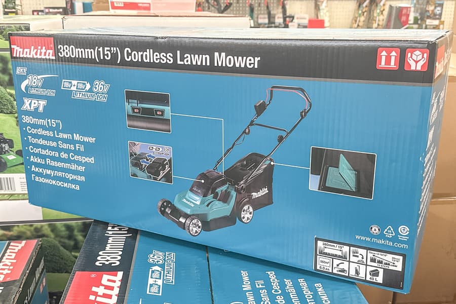 Akku Rasenmäher Makita DLM382